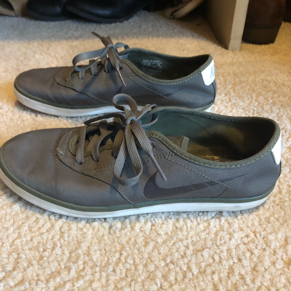 Womens Nike shoes size 5.5